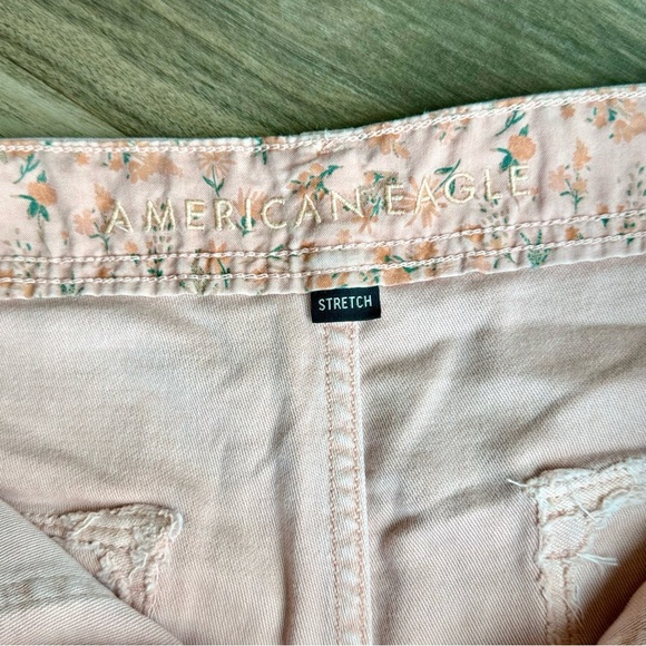 American Eagle Mid Rise Utility Pocket Shorts Light Pink Raw Frayed Hem Size 6 - Picture 3 of 13